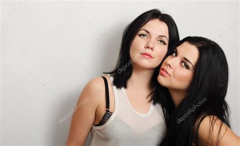 Brunette Lesbians Eating Pussy