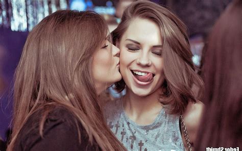 Brunette Lesbians Kissing