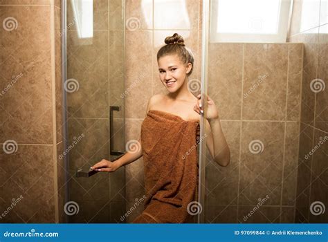 Hot Curvy Naked Women Shower