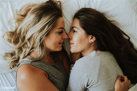 Lesbian Sex On Bed
