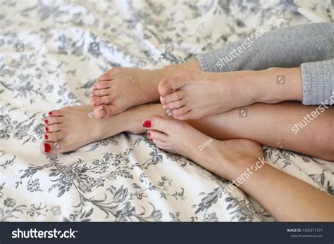 Lesbians Feet Fisting