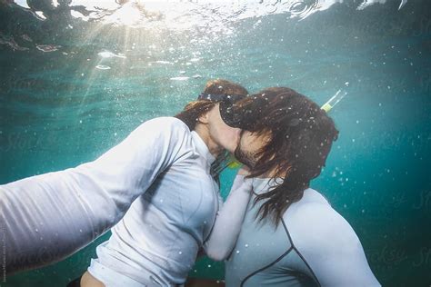 Lesbians Kissing Underwater