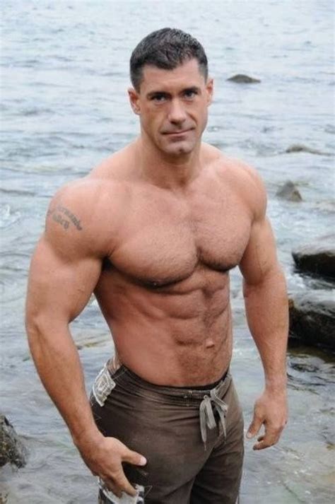 Mature Muscle Men Shirtless