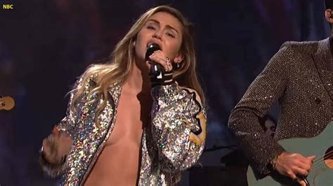Miley Cyrus Show Topless Costum