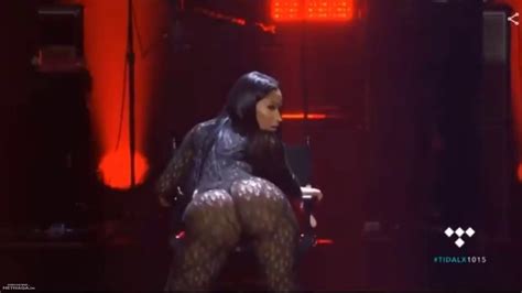 Nicki Minaj Twerking In Concert