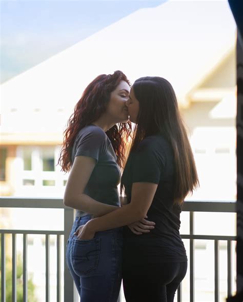 Nude Lesbian Women Kissing