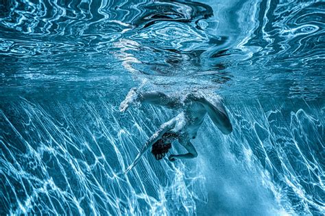 Nude Underwater Photography