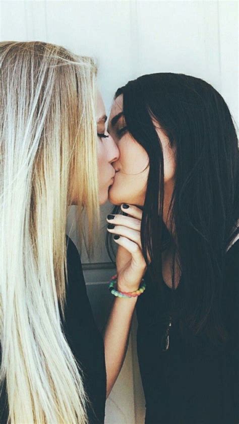Quiero Dos Mujeres Besandose Bueno