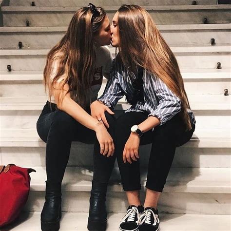 Sexy Lesbian Sloppy Kissing